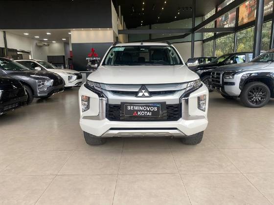 MITSUBISHI L200 TRITON 2.4 16V TURBO DIESEL SPORT HPE CD 4P 4X4 AUTOMÁTICO MITSUBISHI L200 TRITON 2.4 16V TURBO DIESEL SPORT HPE CD 4P 4X4 AUTOMÁTICO